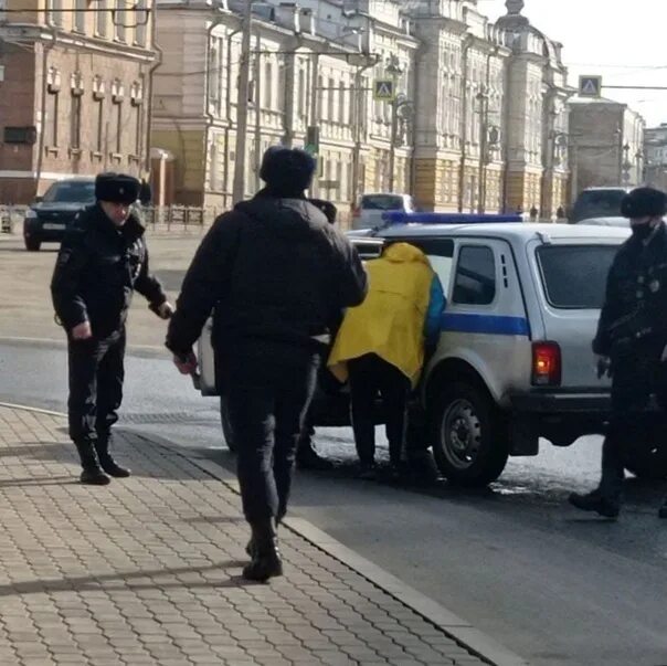 Оштрафовали за синюю желтую