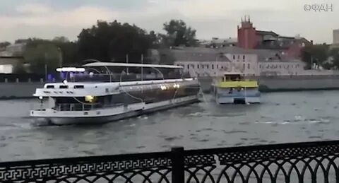 Теплоход на двоих москва река