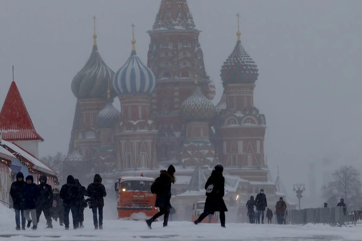 Штормовая погода в москве. Снег в России. Москва зима 2006 года. Ветер Москва зима. Рекорд снега в Москве.