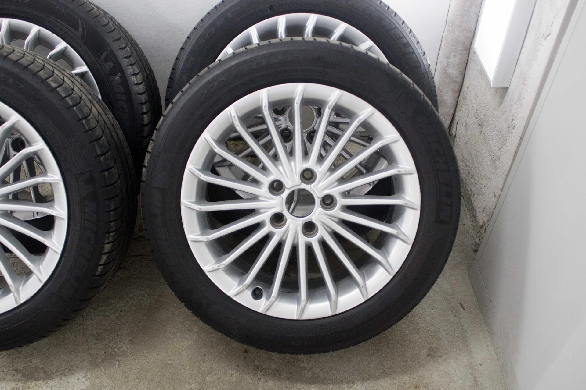 Магазин r17 ru. 225/50 R17 MS. 225 50 R17 Audi. Audi a4 на 17 колесах. Michelin 225 35 19 Audi a4 b5.