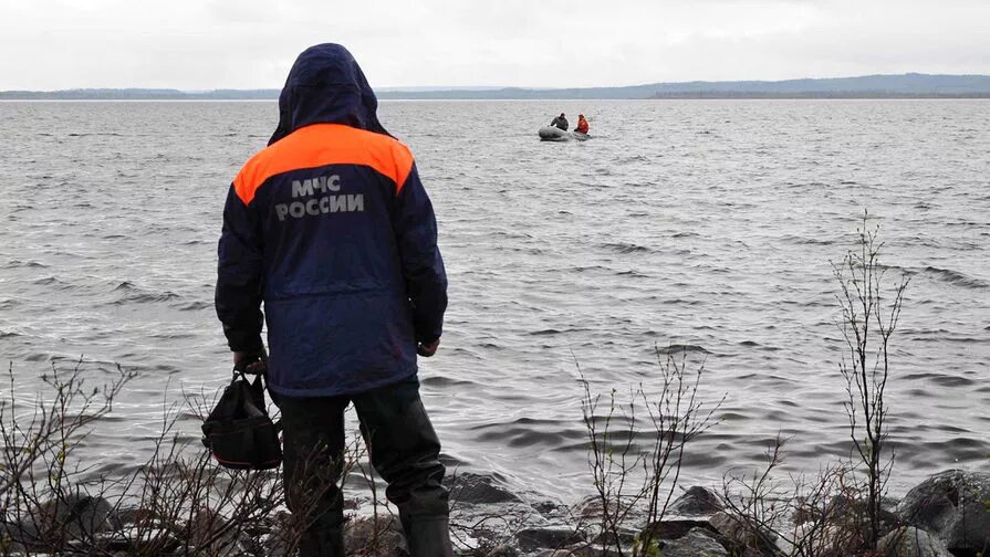 Нашли потерявшегося в море. Судно «ахтиар» № 243707. Спасатели на лодке балтийск. Утопленники в черном море. Мальчики в сочи унесло в море.
