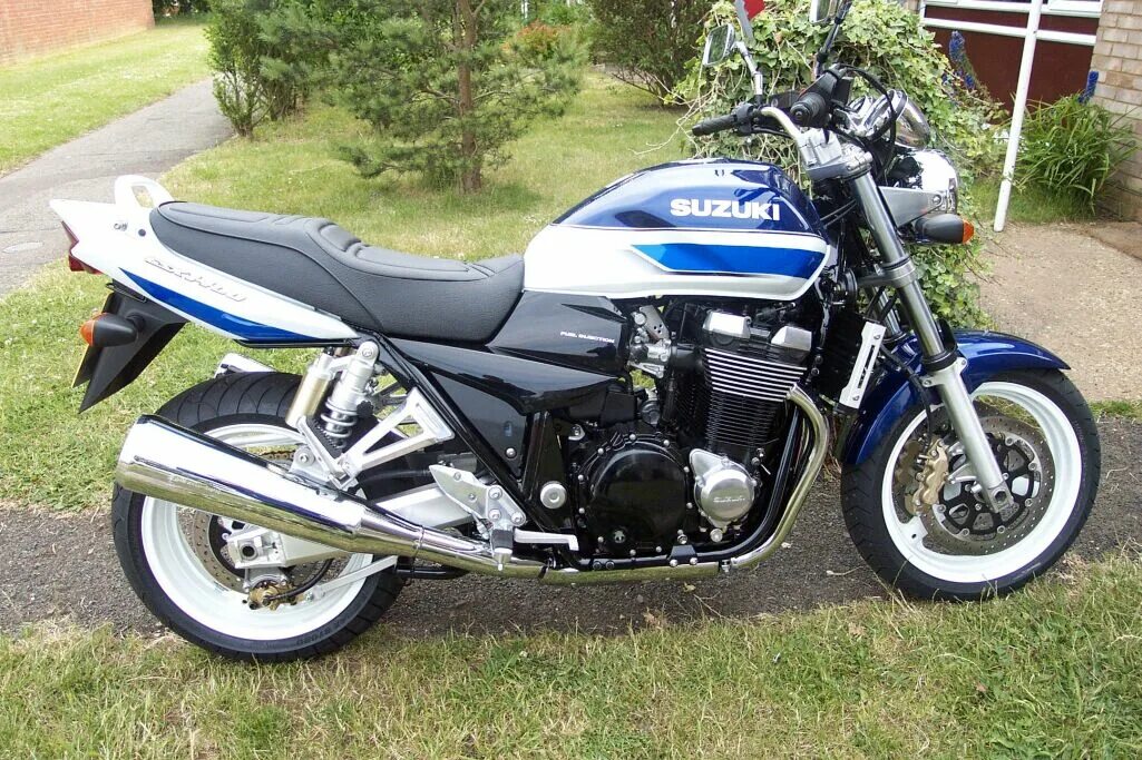 Yamaha купить б у. Сузуки бандит 1400. Yamaha XJR 1400. Сузуки 1400 мотоцикл. Мотоцикл Сузуки бандит 1400.