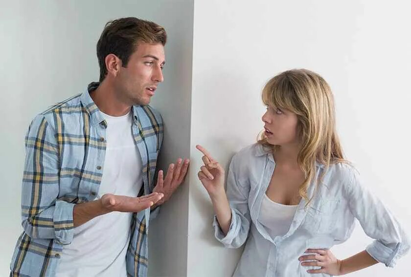 Анонимус картинки. Расстроенный мужчина. Умный мужчина. Человек на распутье. Влюбленные на закате.