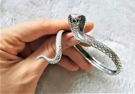 Браслет в виде змейки