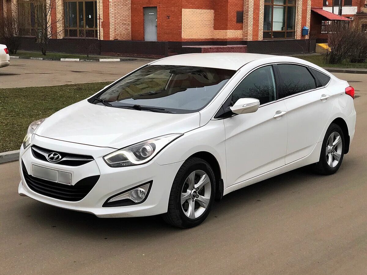 Купить хендай 40 с пробегом. Hyundai i40 2013. Hyundai i40 2.0. Hyundai i40 l 2013. Hyundai i40 2013 седан.