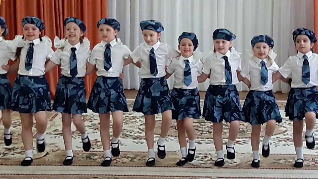 Танец пограничницы в детском саду. Танец пограничницы в детском. Танец пограничницы. Патриотический танец для детей. Утренник 9 мая в детском в старшей группе.