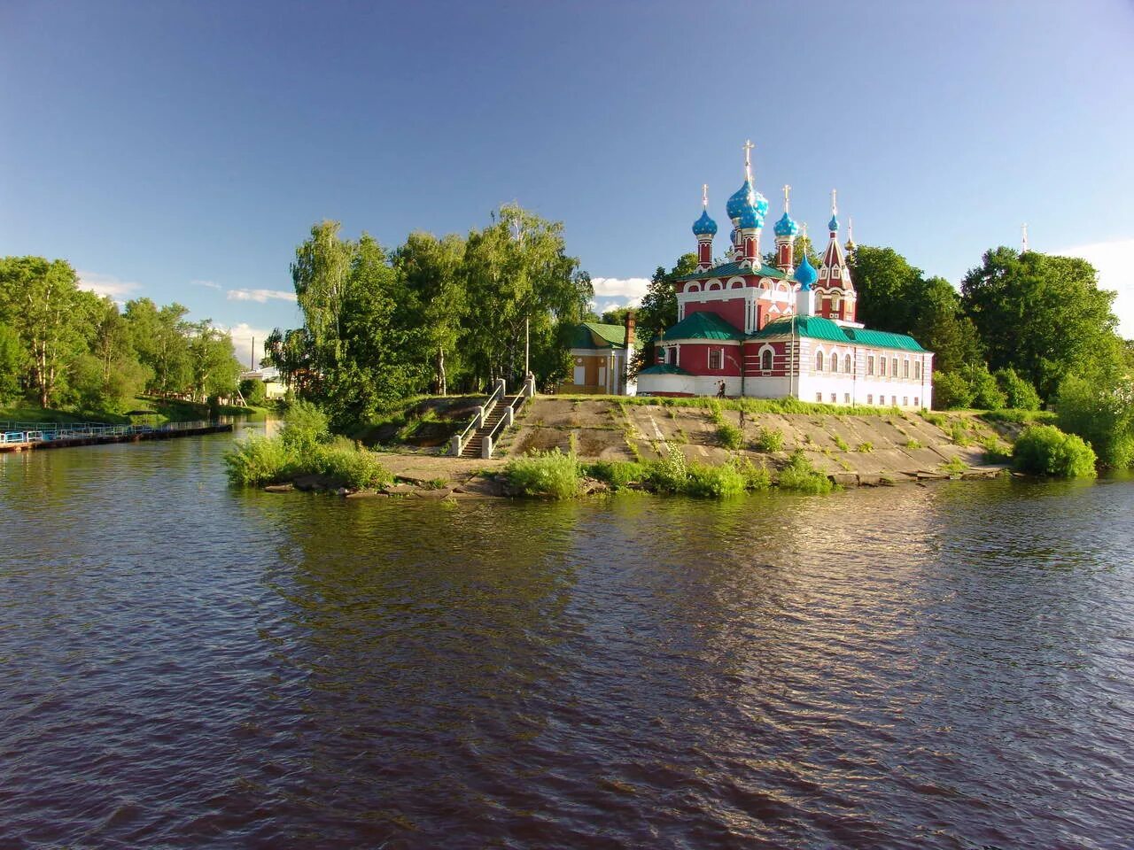 Город Углич на Волге. Углич Волга. Углич Ярославская область. Угличский Кремль Ярославская область.