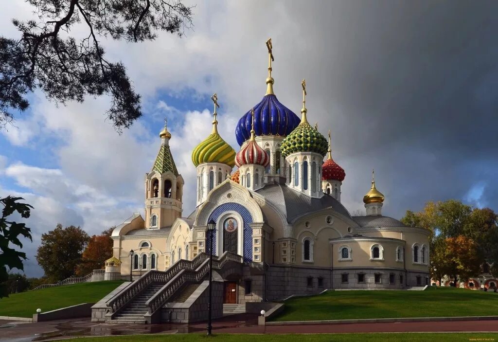 Православное христианство. Переделкино храм Игоря Черниговского лето с сиренью. Благовещенский храм в Переделкино. «Православные храмы и монастыри» нижный Новгород. Церьков храм собор костёл.
