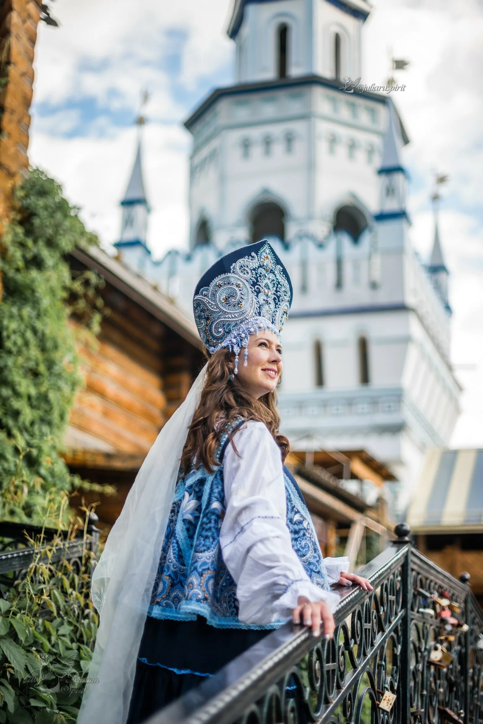 Кремлевская женщина. Измайловский Кремль свадьба. Измайловский Кремль фотосессия. Фотосессия в русском стиле. Свадебный кокошник.