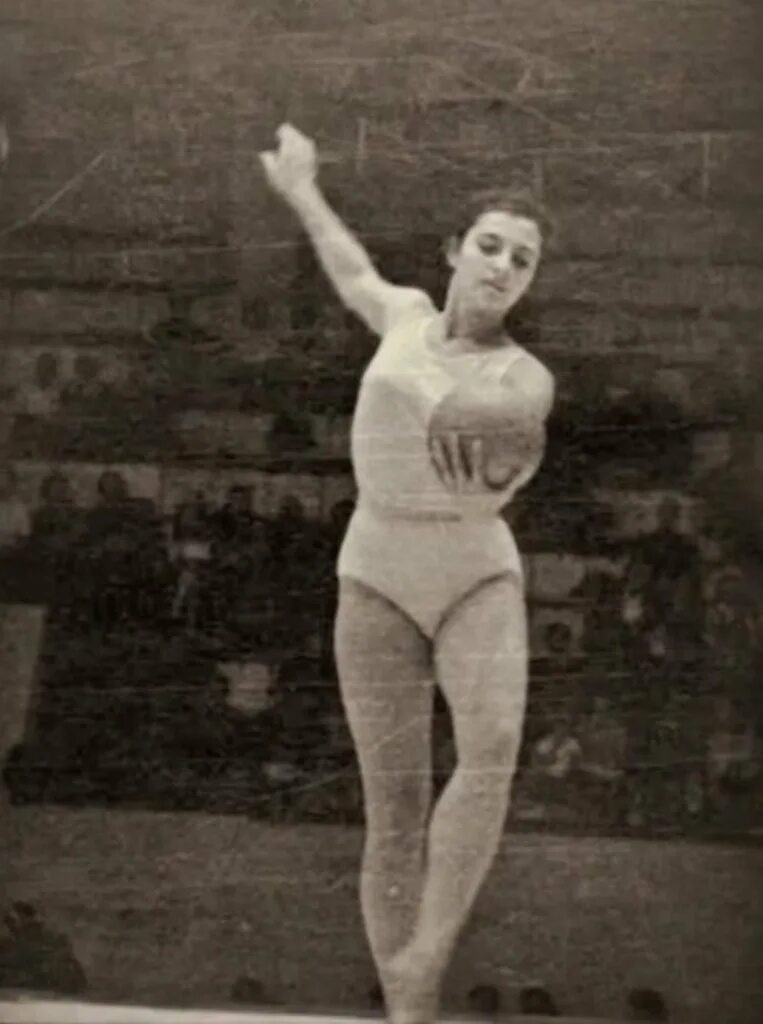 ирина винер в молодости гимнастика. виннер гимнастко в молодости. винер в молодости гимнастка. винер ирина молодая. винер-усманова в молодости.