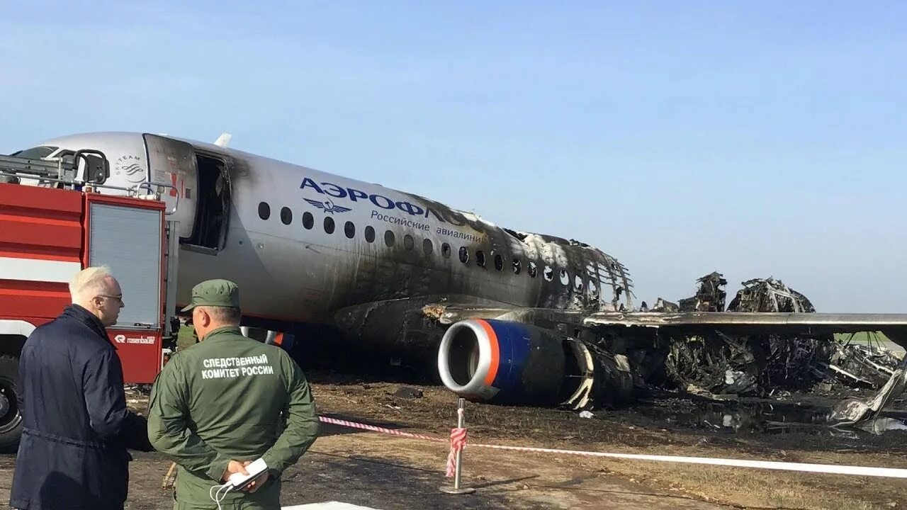Крушение суперджет 100 в шереметьево. Катастрофа superjet 100 в шереметьево. Катастрофа ssj 100 в шереметьево. Суперджет 100 авария в шереметьево. Крушение суперджет 100 в шереметьево.