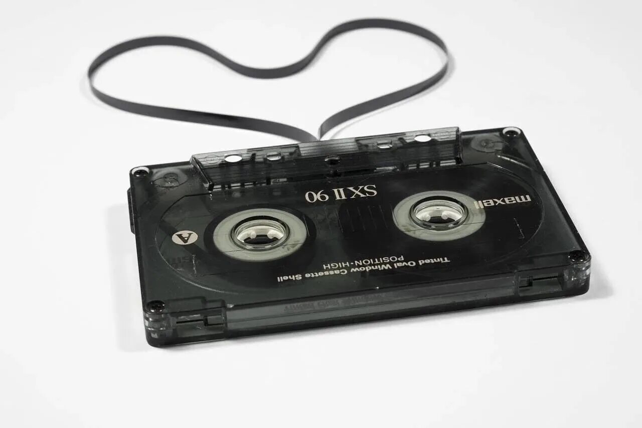 Батина кассета. МК-90 кассета. Кассеты для магнитофона лента Мебиуса. Компакт кассеты аудио. Ленточная кассета.
