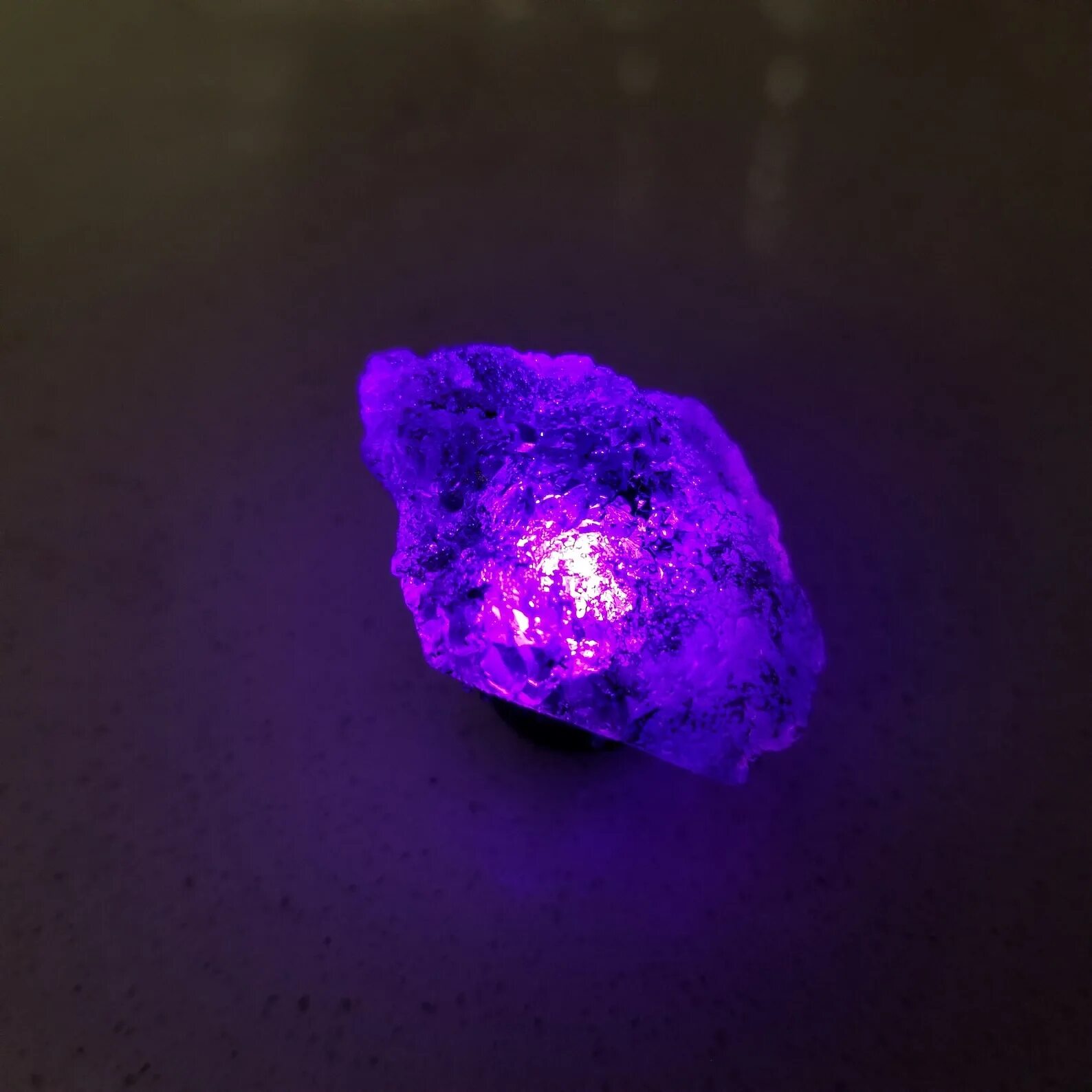 Камни бесконечности Space Stone. Purple Infinity Stone. Камень силы Марвел. Фиолетовый камень бесконечности.