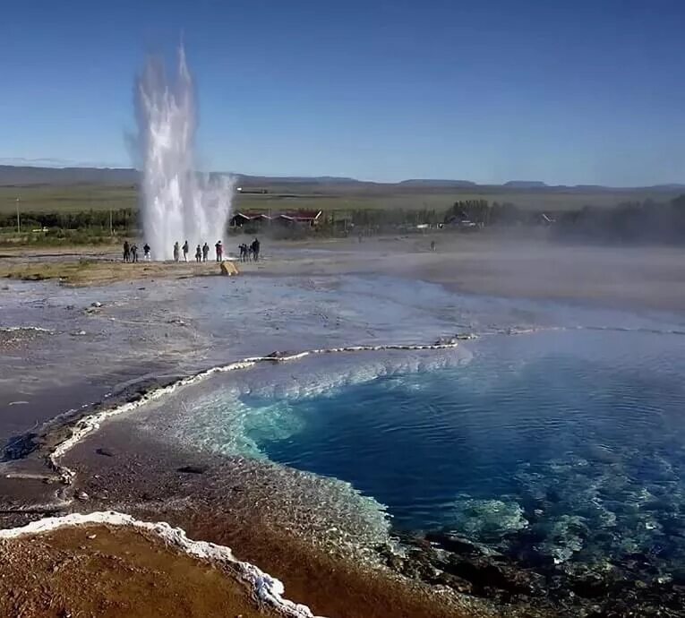 Вода гейзеров исландии. Долина Хаукадалур Исландия. Долина гейзеров Хаукадалур. Великий Гейсир Исландия. Гейзерная Долина Исландия.