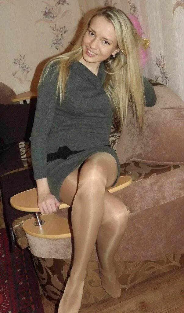 Домашние девушки в колготках. Девушки в колготках частные. девушки в колготках домашнее. в телесных колготках частное.