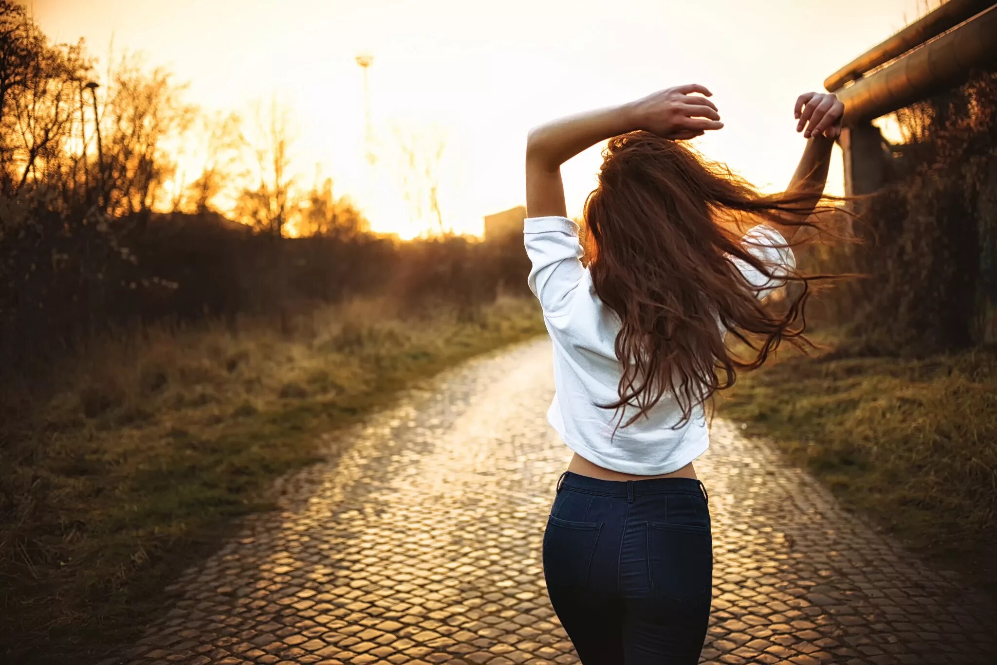 Девушка с рыжими волосами. Песня про рыжую девушку. Мерида кудряшка. Рыжие девушки. Никола шеат рыжая.