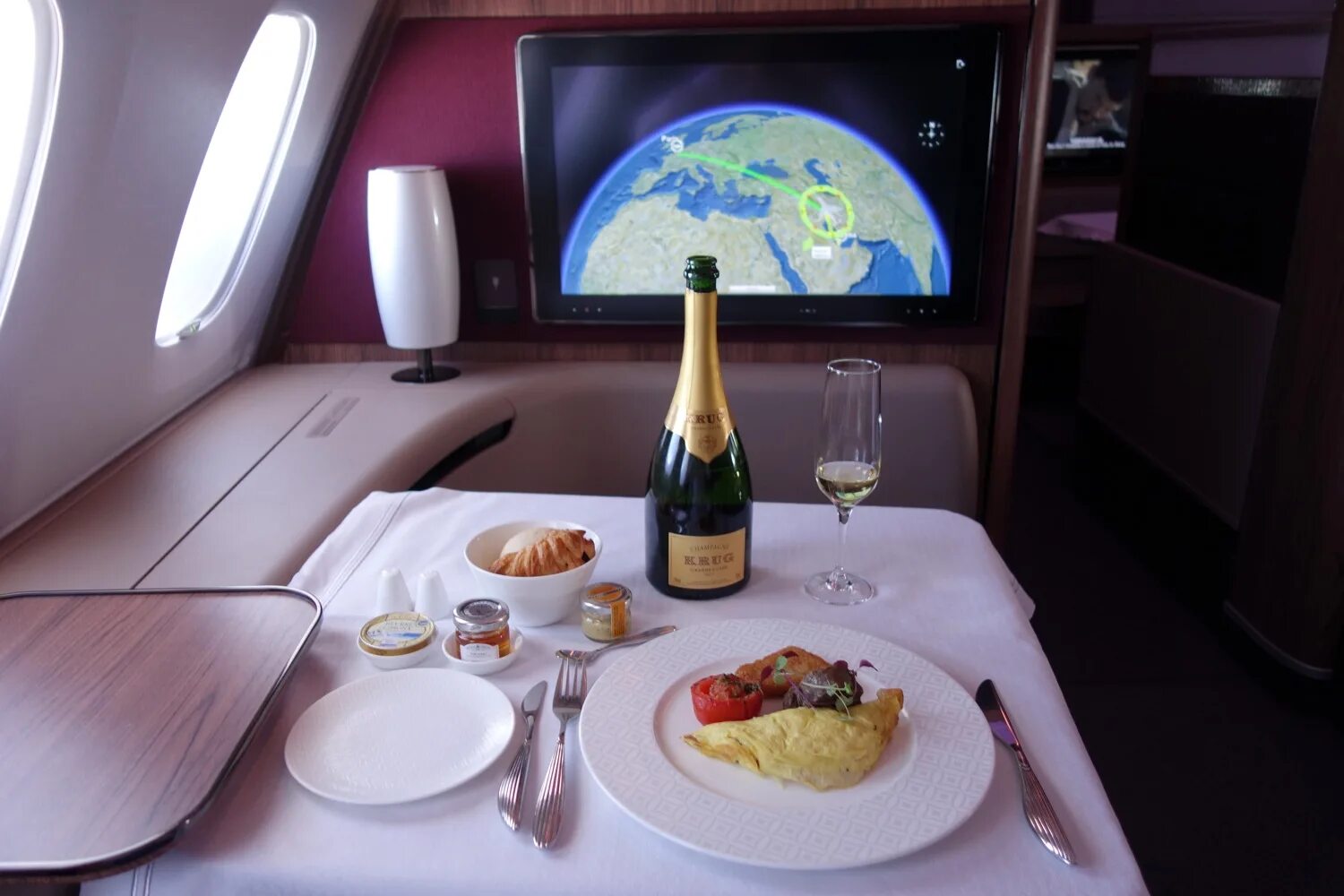 First class 8. Qatar airways first class. singapore airlines a380 первый класс еда. airbus a380 qatar airways первый класс. qatar airways 1 класс.