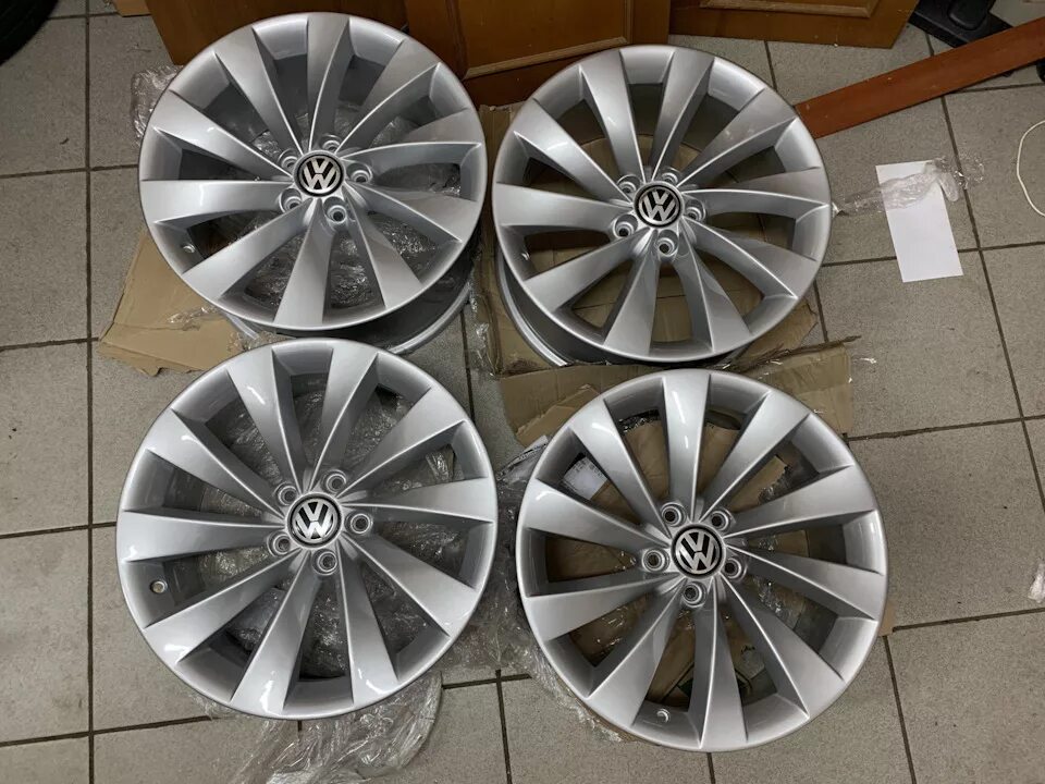 Диски audi a5 r19. Slik l700. Митсубиси аутлендер диски р17. Веста rays te37 r15. Диски интерлагос r17 passat cc.