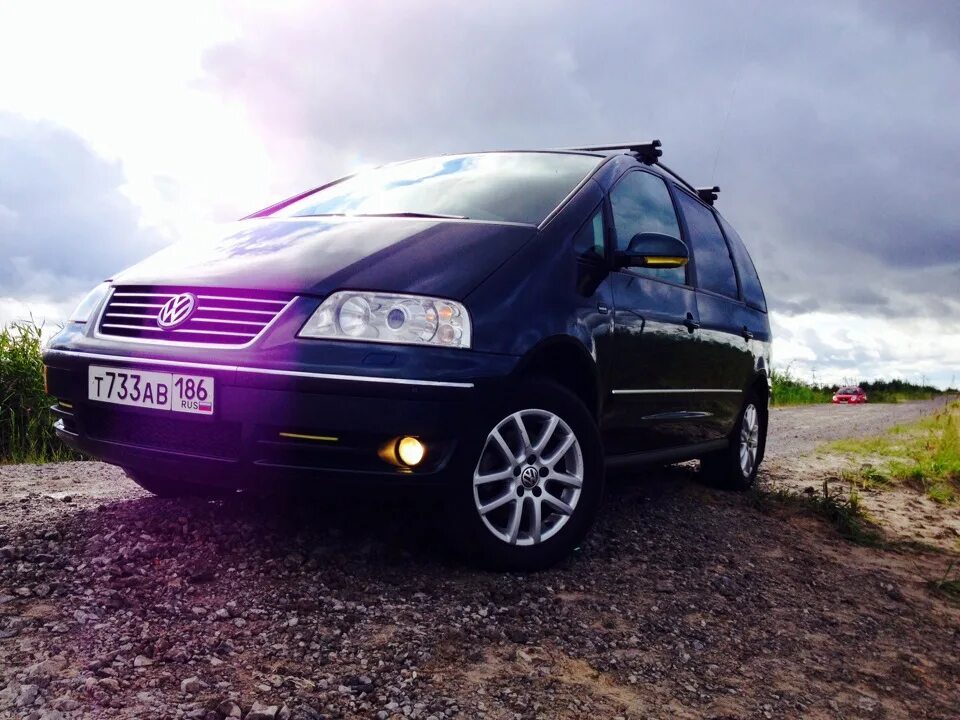 Купить фольксваген шаран тди. Фольксваген Шаран 2001. Volkswagen Sharan 1.9 TDI. Фольксваген Шаран 1 поколение. Фольксваген Шаран черный.