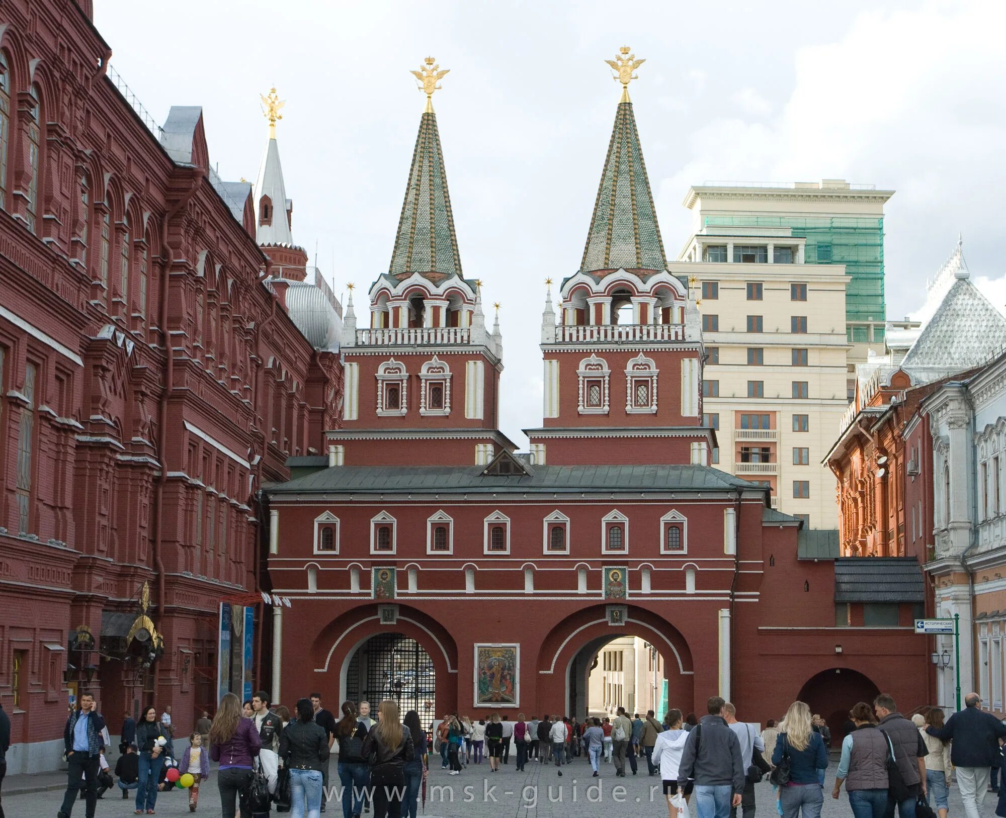 Ворота при входе на красную площадь. Воскресенские ворота 1931. Ворота на красной площади у исторического музея в москве. Воскресенские ворота на красной площади. Воскресенские ворота на красной площади в москве.