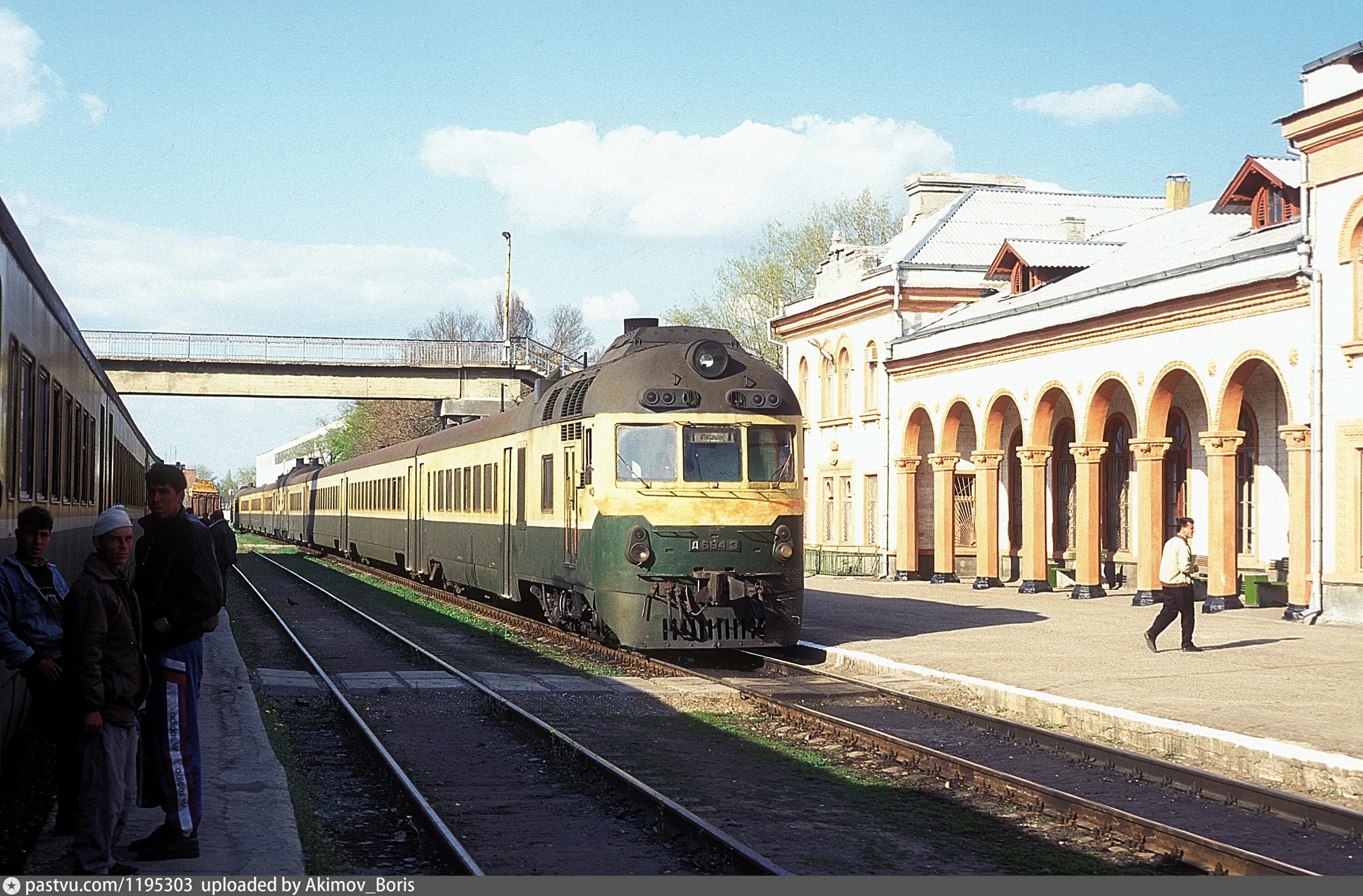 Жд станция бендеры. Улица бендерского восстания бендеры. Бендеры ул ленина 23-б. Бендеры шелковый район. Станция бендеры-1.