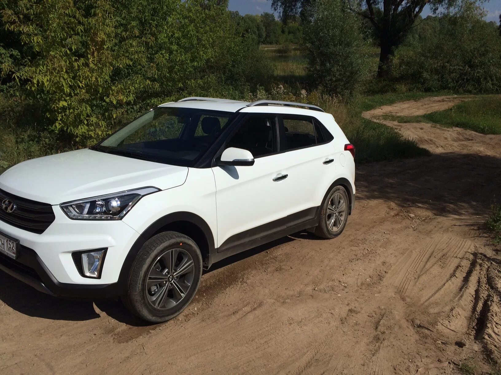 Хендай Крета внедорожный. Внедорожные шины на Hyundai Creta. Хендай Крета с белой крышей.