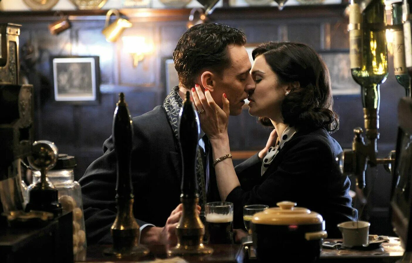 алекс бхат мануэль себери. глубокое синее море 2016. глубокое синее море 2016 хелен маккрори.