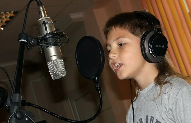 Музыкальная студия. Коммерческое предложение студии звукозаписи круто. Микшерный пульт в студии звукозаписи. Студия звукозаписи тимати. Студия звукозаписи.