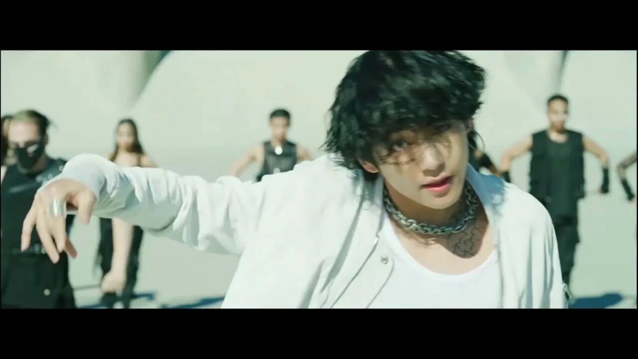 Bts am. Ви бтс. Тэхен новые песни. Тэхен блэк свон. Тэхен новые песни.