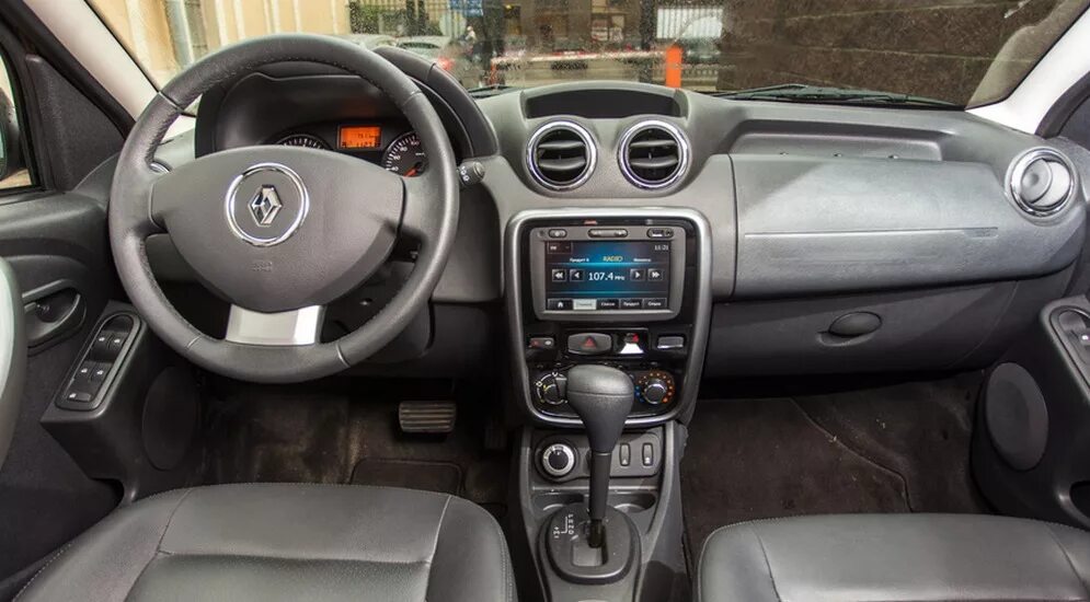 Дастер полный привод на автомате. Рено дастер 2 салон. renault duster, 2014 автомат. renault duster 2014 салон. рено логан 2 автомат салон.