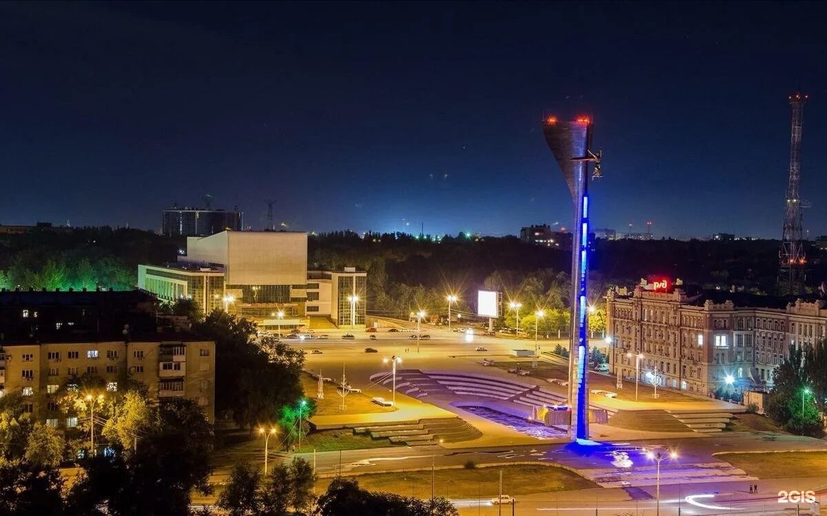 Ростов беларусь. Театральная площадь ростов на дону. город ростов на дону театральная площадь. ночной ростов театральная площадь. театральная площадь ростов на дону ночью.