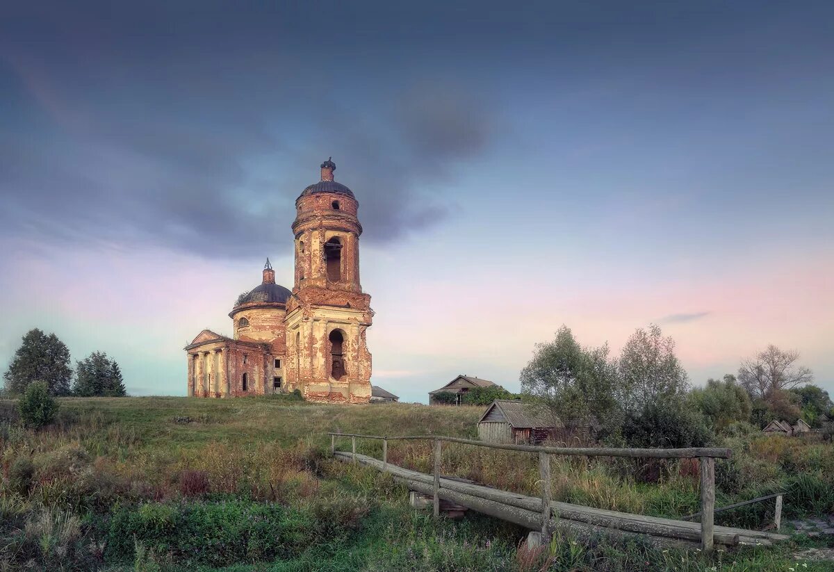 Село Вороновка, храм Тихвинской иконы Божией матери. Вороновка Ульяновская область Церковь. Храм Тихвинской Божьей матери в Ульяновской области. Заброшенные церкви Ульяновской области.