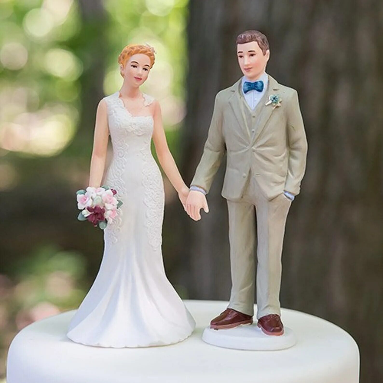 Фигурка жених и невеста. Свадебные фигурки жениха и невесты. Фигурки на свадебный торт. Фигурки жениха и невесты на торт.