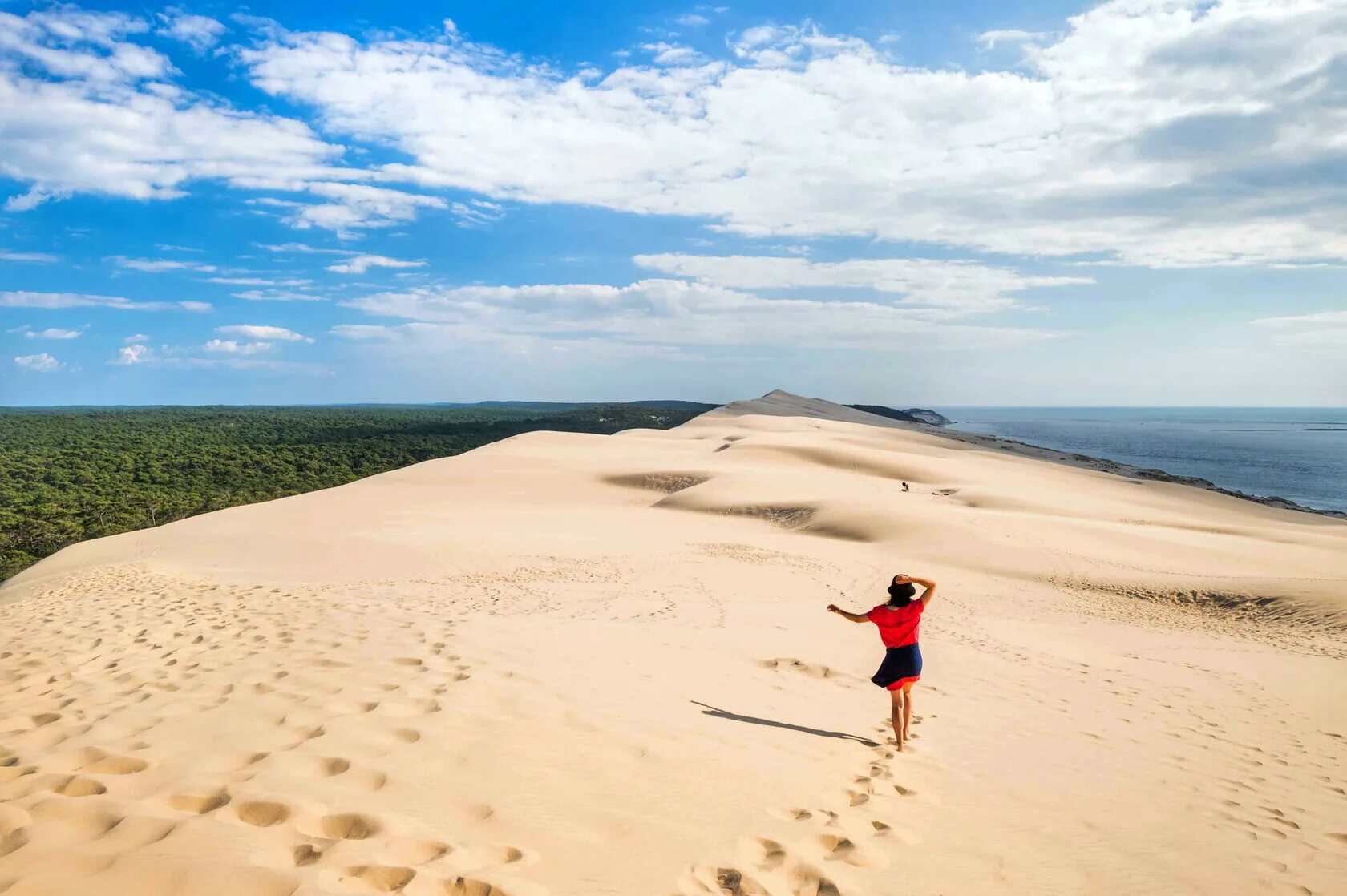 Аркашон франция дюны. Дюна дю пилат. Намибия барханы. Dune du pilat достопримечательности. Пустыни япония тоттори.