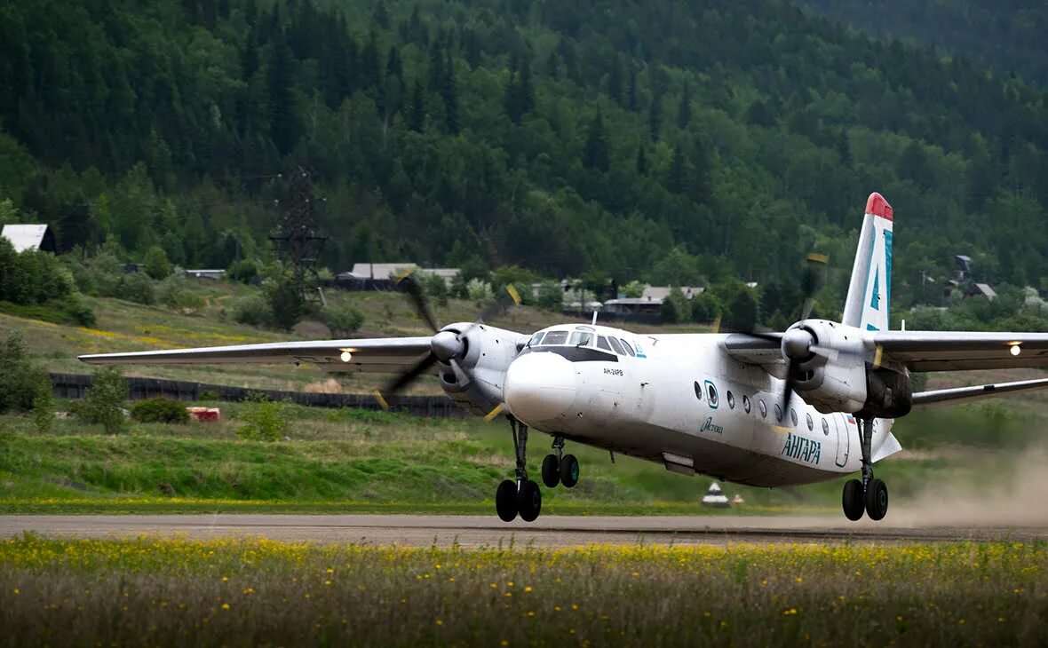 Самолеты Ангара Нижнеангарск. Авиакомпания Ангара Киренск Иркутск. Самолет Иркутск Нижнеангарск. Самолет Киренск. Самолет таксимо