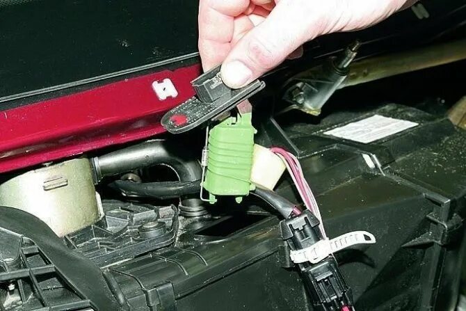 Где стоит реостат печки. Toyota ceres реостат печки. Где стоит реостат печки. Реостат вентилятор печки прадо 2010. Реостат мотора отопителя opel astra h.