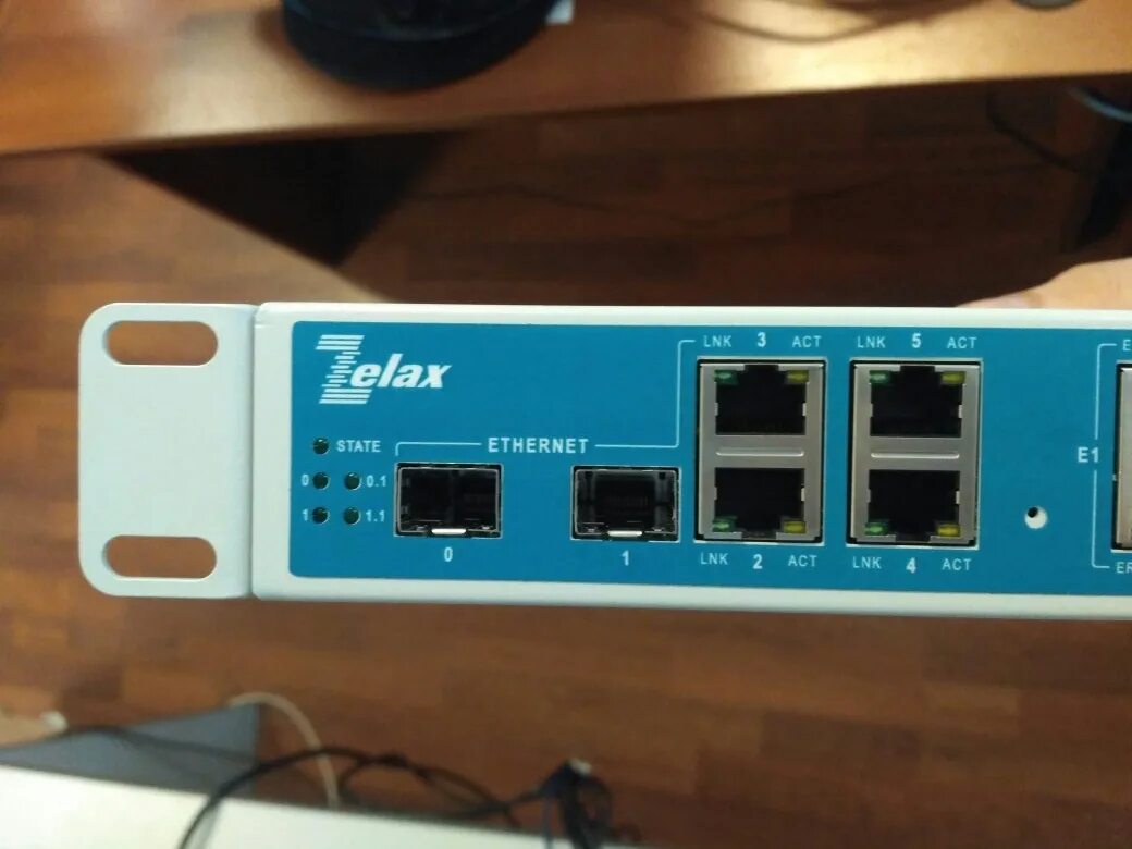 Коммутатор zelax. Zelax mm-104-2e1. zelax mm-116m. zelax mm-116. шлюз zelax mm104.