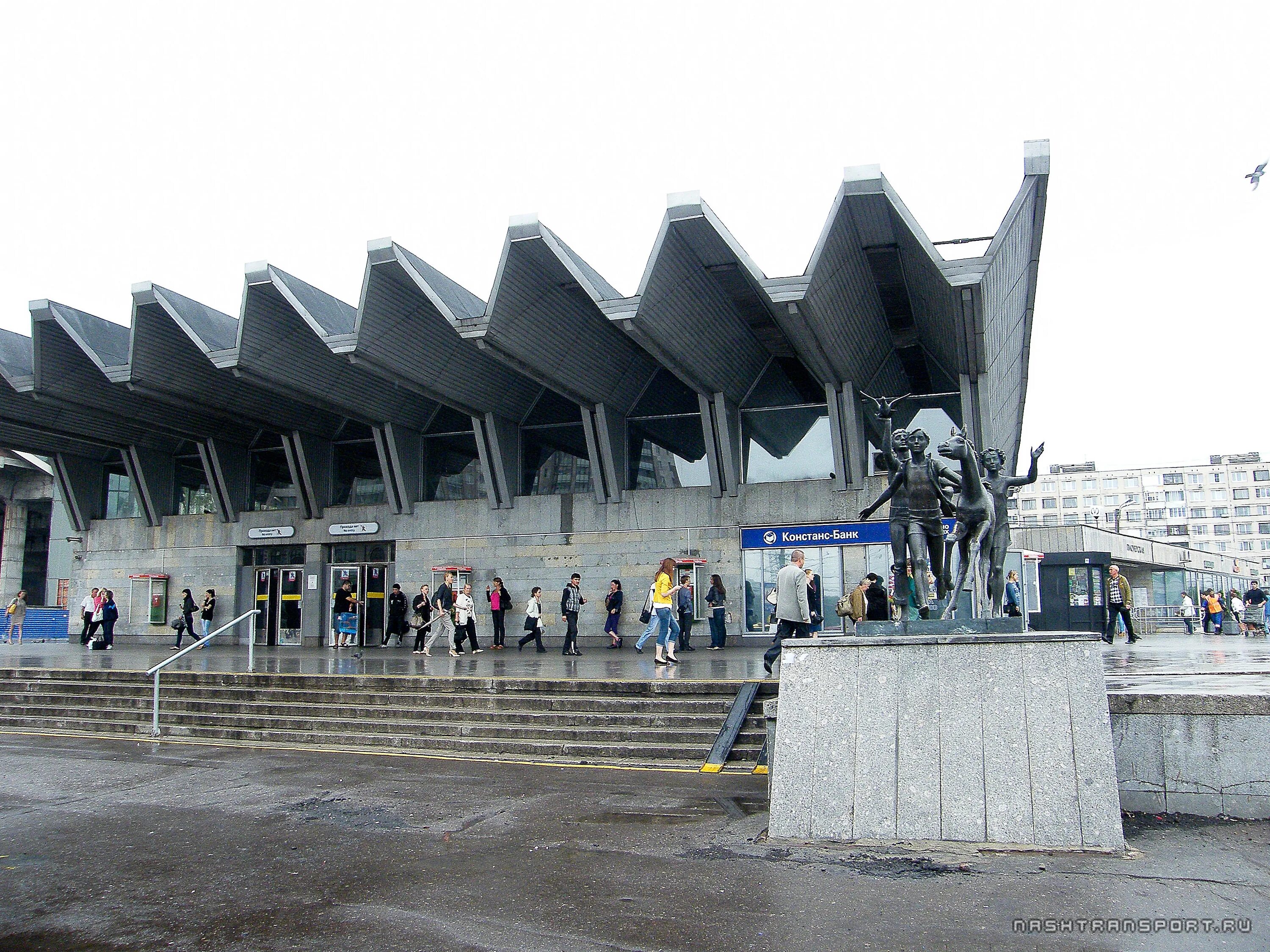 Пионерская метро санкт петербург фото Файл:Санкт-Петербург Пионерская  Энциклопедия нашего транспорта