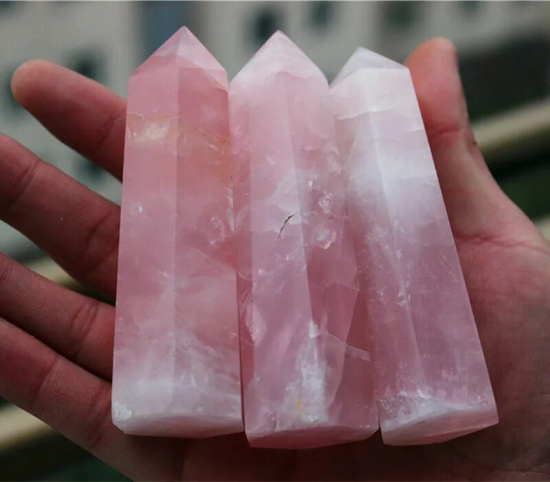 Розовый кварц минерал. Кварц камень. Rose Quartz Crystal. Розовый кварц Кристалл.