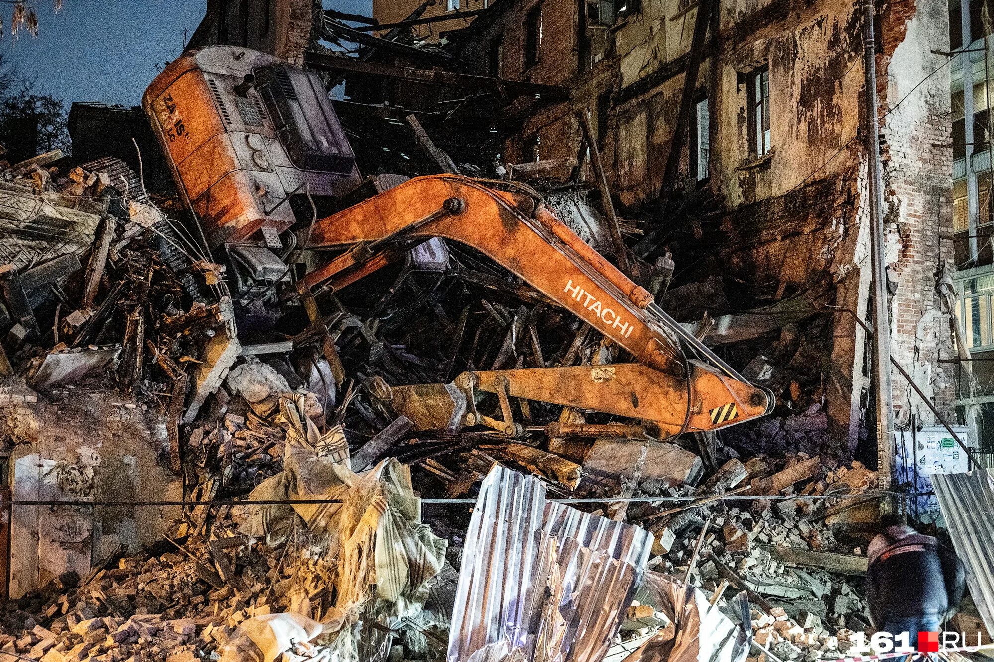 аварийные дома ростов на дону. в ростове упал дом. в ростове упал дом. разрушение старого. в ростове упал дом.