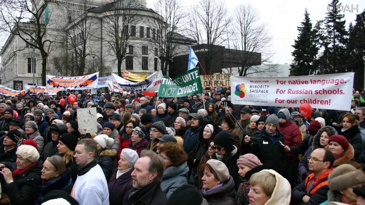 Работа в латвии. Митинги в Латвии. Рига 1991 Латвия протесты. Протесты русских в Латвии. Митинги в Прибалтике.