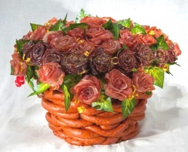 Букет из колбасы. Букет цветов из колбасы. Букет из колбасы для женщины. Букет из сала. Meat flower