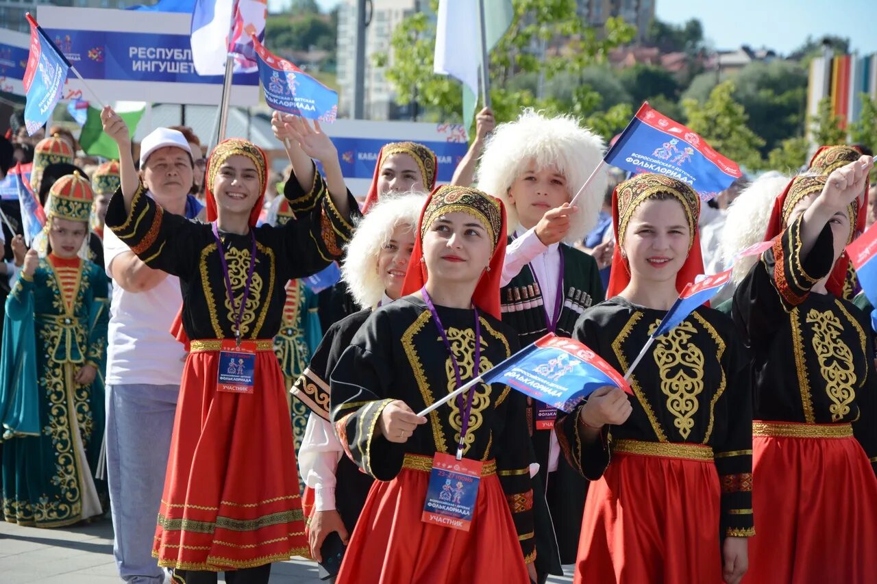 День республики чувашия. С праздником города чебоксары. Праздник на площади. День республики чувашия. Самый большой хоровод чебоксары.