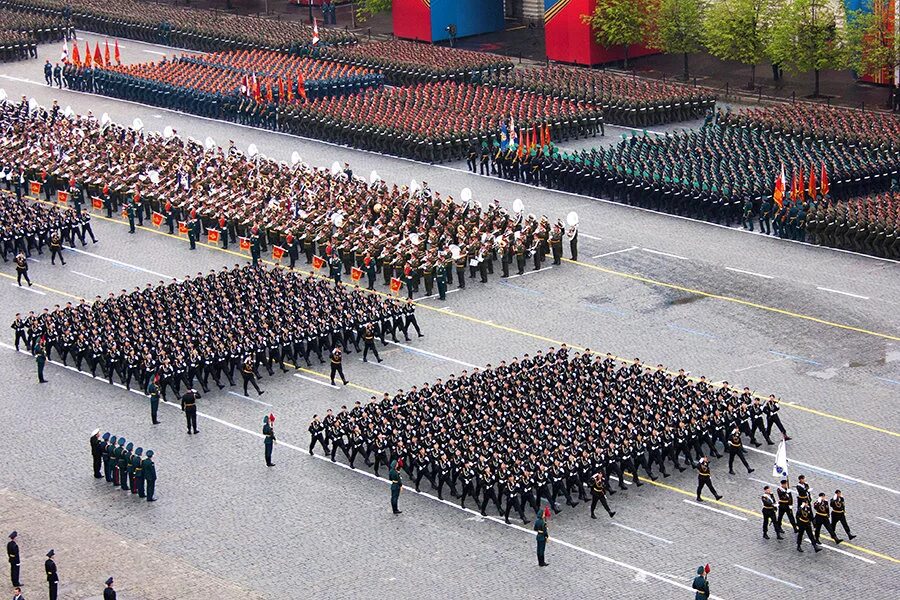 Строй вс рф. Военный парад. Солдаты на параде. Солдаты в строю на параде. Парад построение.