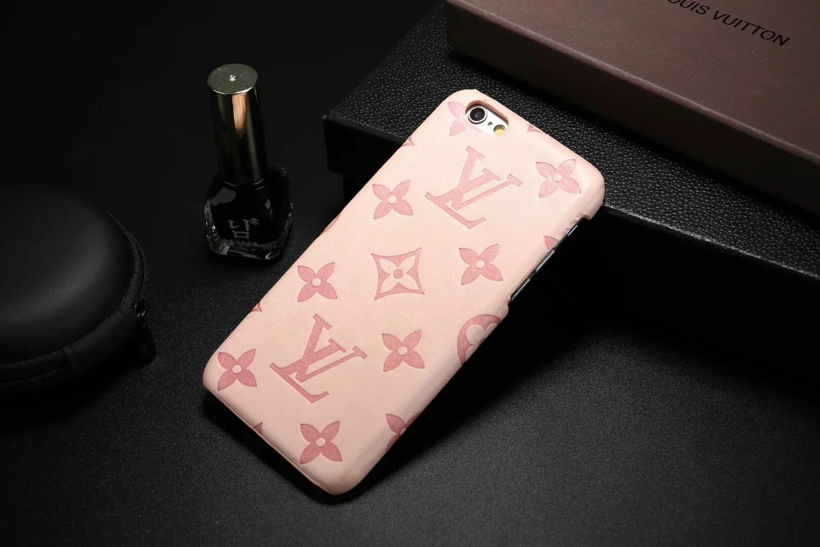 Чехол на айфон 6 s луи виттон. Чехол на 11 про луи виттон. Чехол на айфон 6 s луи виттон. Louis vuitton iphone. Louis vuitton чехол для iphone.