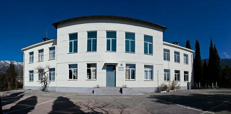 Школа гурзуф. «гурзуфская средняя школа имени а. Гурзуф школа. Гурзуф школа. Артековская школа гурзуф.