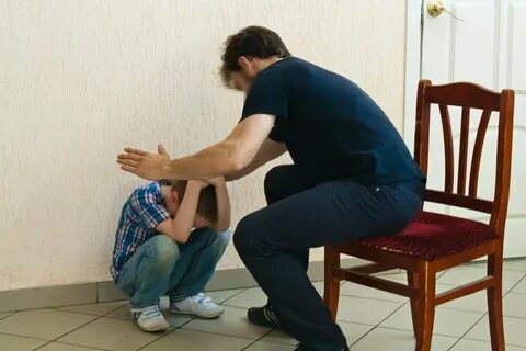 Мама и папа меня бьют