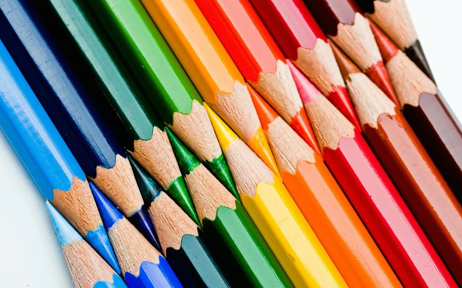 16 цветное изображение. Рай для перфекциониста карандаши. Карандаши цветные. Карандаш цветной многоцветный. Много цветных карандашей.