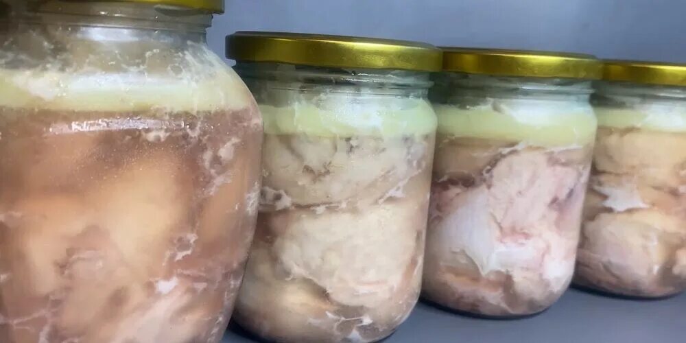 Как приготовить консервированную курицу