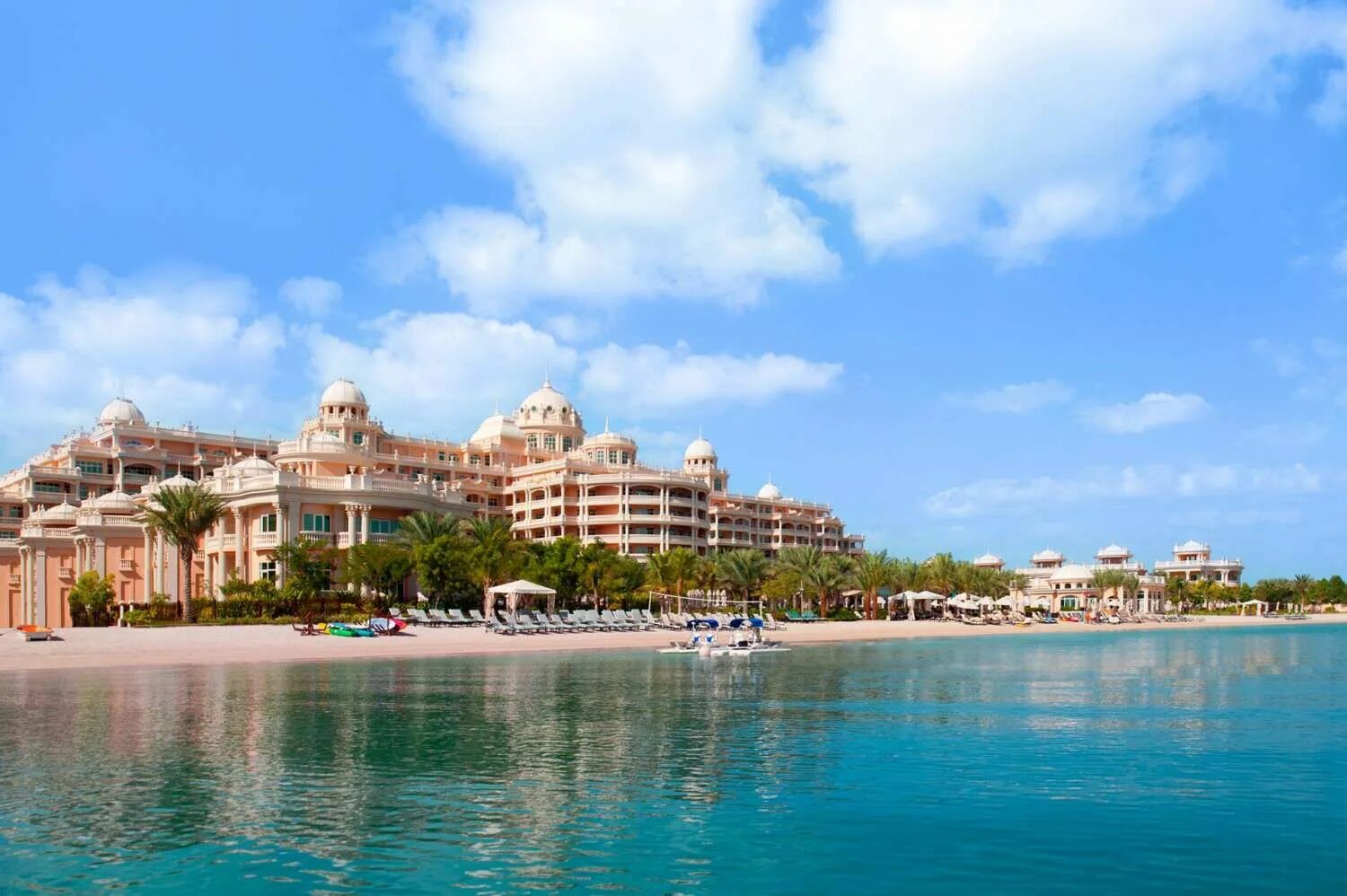 Kempinski palm jumeirah residence. Kempinski hotel palm. Кемпински пальм джумейра. Кемпински дубай джумейра. Палм джумейра дубай.